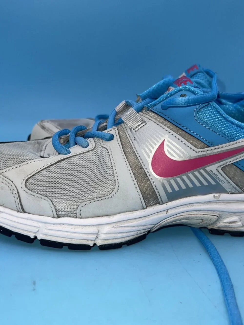 NIKE Dart 10 Athletic Shoes Size 5Y White Blue Pink 580463-008